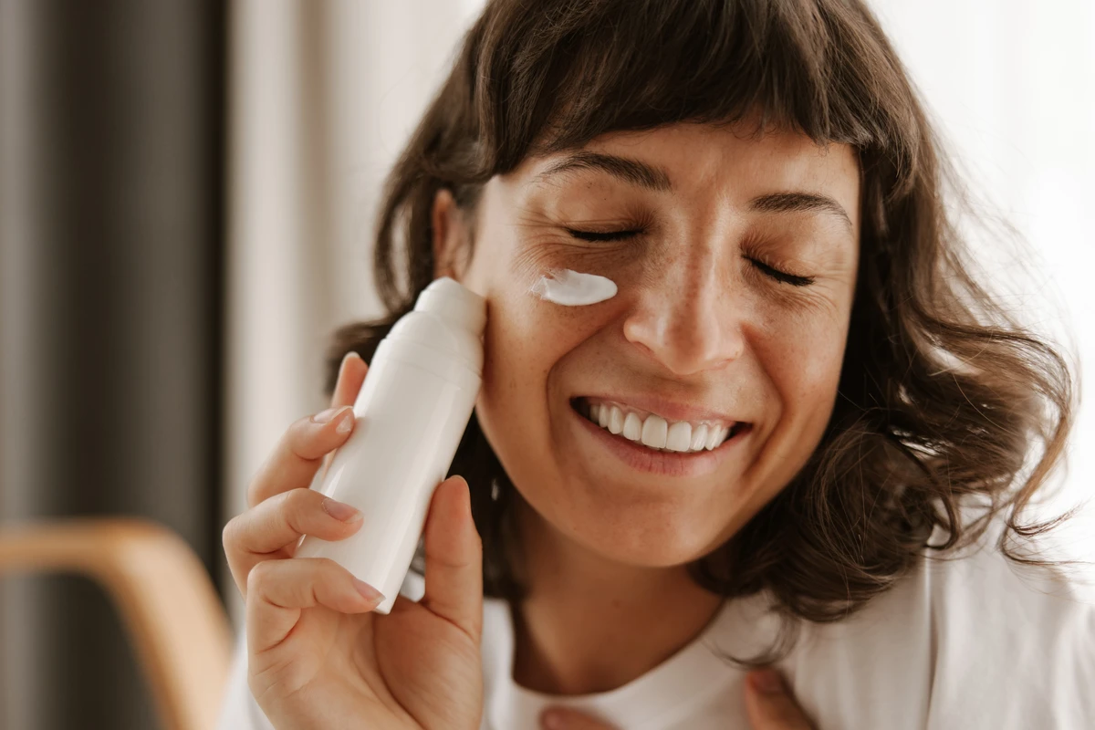 kenapa setelah pakai sunscreen muka jadi hitam